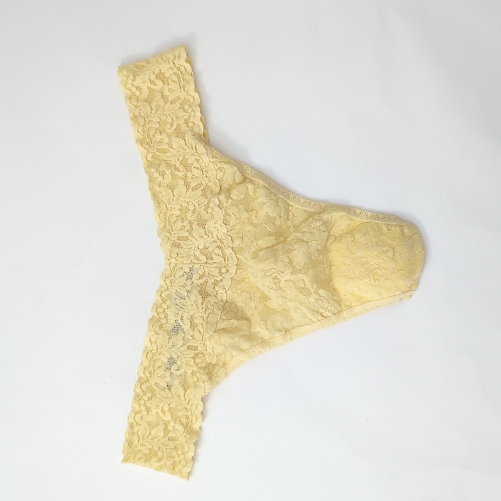 Hanky Panky Signature Lace Original Rise Thong - Pastel Yellow